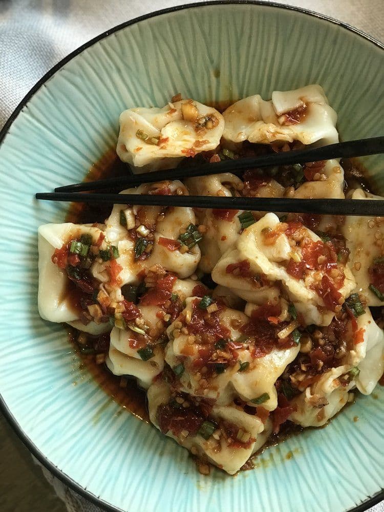 Chicken & Vegetable Dumpling with Chili Oil (8 pcs)